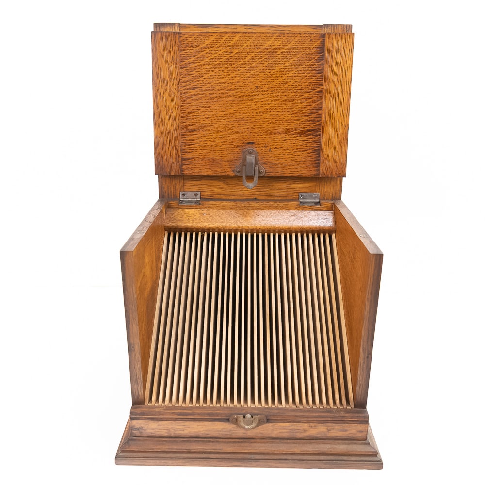 Oak Berliner Phonograph Record Storage Case. - 9