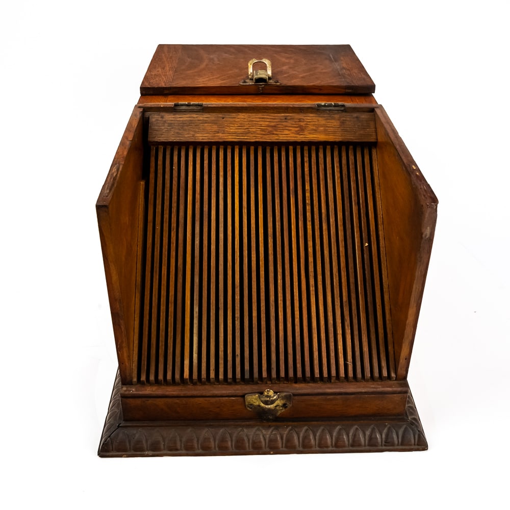 Oak 7" Berliner Disc Record Storage Box: Oak record storage / carrying box for 7" Berliner records. Front opens and folds back to reveal 30 slots for records. Bottom of case has egg & dart molding. In overall VG condition. Original finish, a