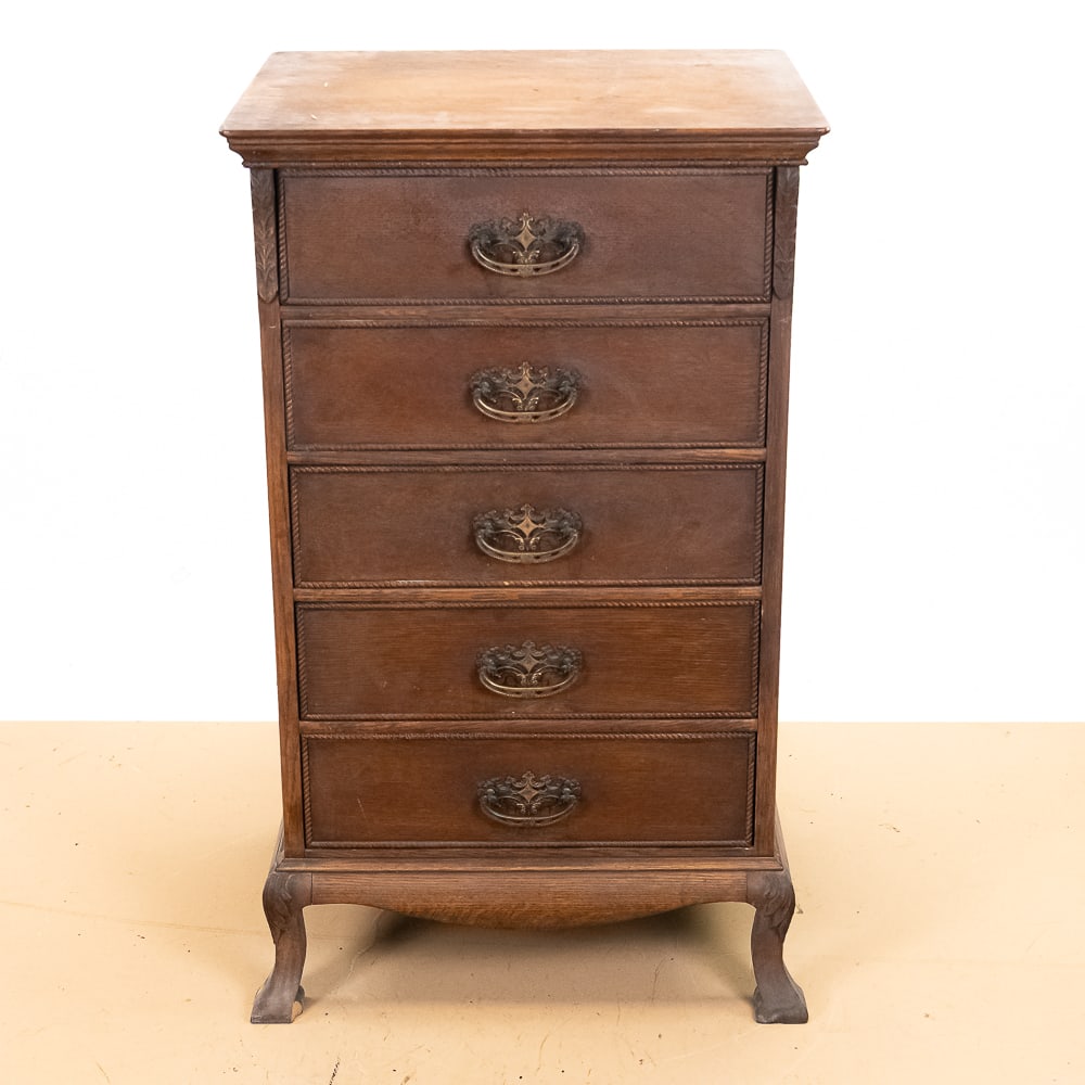5 Drawer Oak Cylinder Record Cabinet: Quarter sawn oak phonograph cylinder record cabinet, dating to the early 1900s, with five drawers fitted with their original wooden pegs designed to hold 24 cylinders per drawer. The piece features