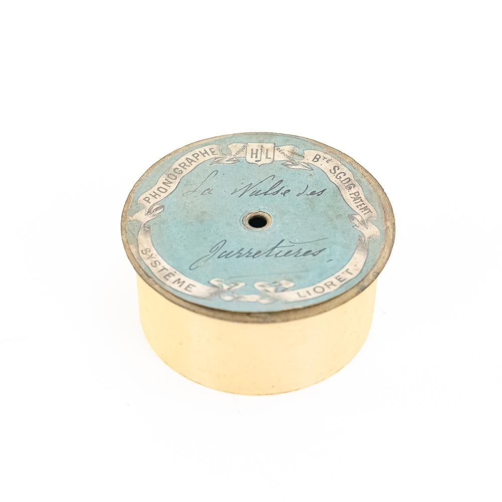 Lioret Celluloid Cylinder Record: Measures approx 53mm in diameter by 26mm. Title paper on cylinder intact.. In overall good original condition with no box. From the Allen Koenigsberg collection.
