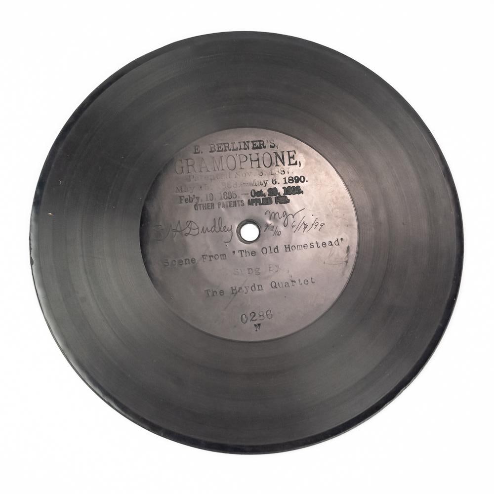 1899 Berliner 7" Gramophone Disc 0286 N: 7" Berliner disc record No. 0286N Scene From The Old Homestead - Sung by The Haydn Quartet. In VG condition with one small scratch at the 10 o'clock position. From the Allen Koenigsberg collection.