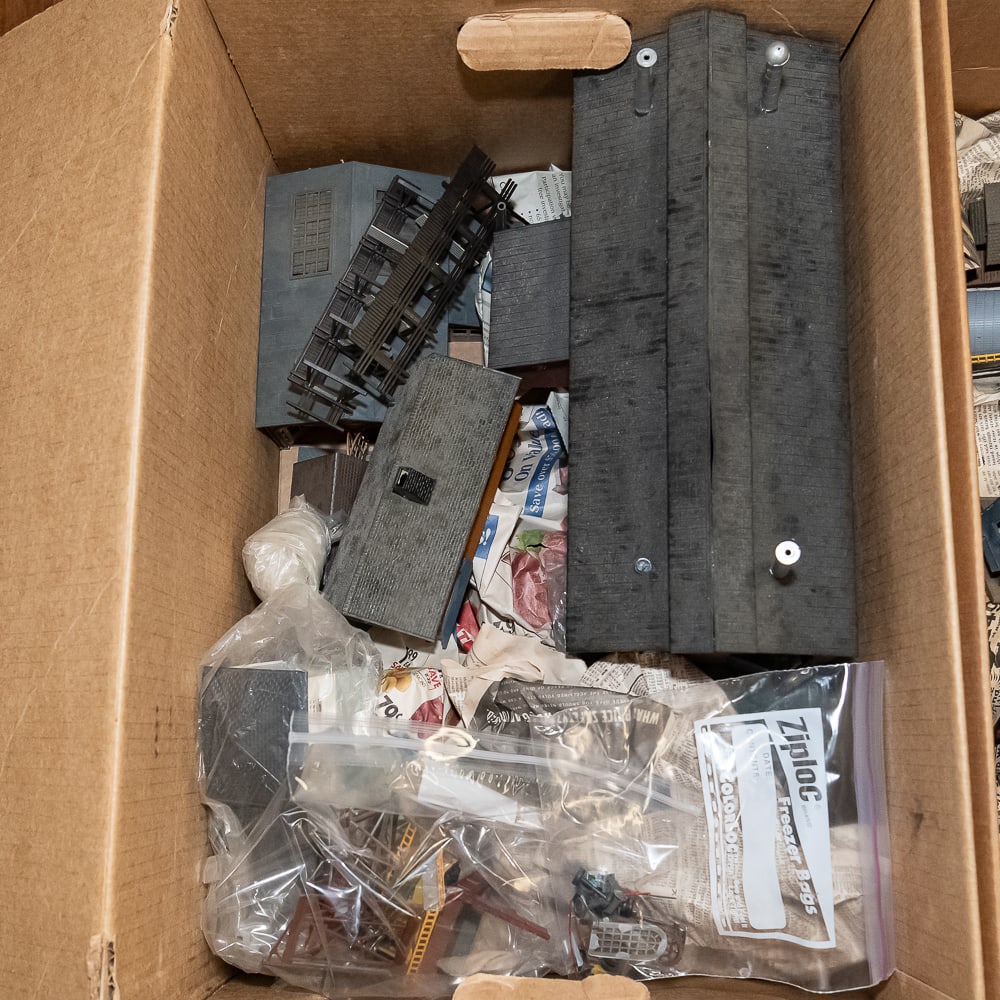 HO Scale Train Accessory Assortment Building &More - 2