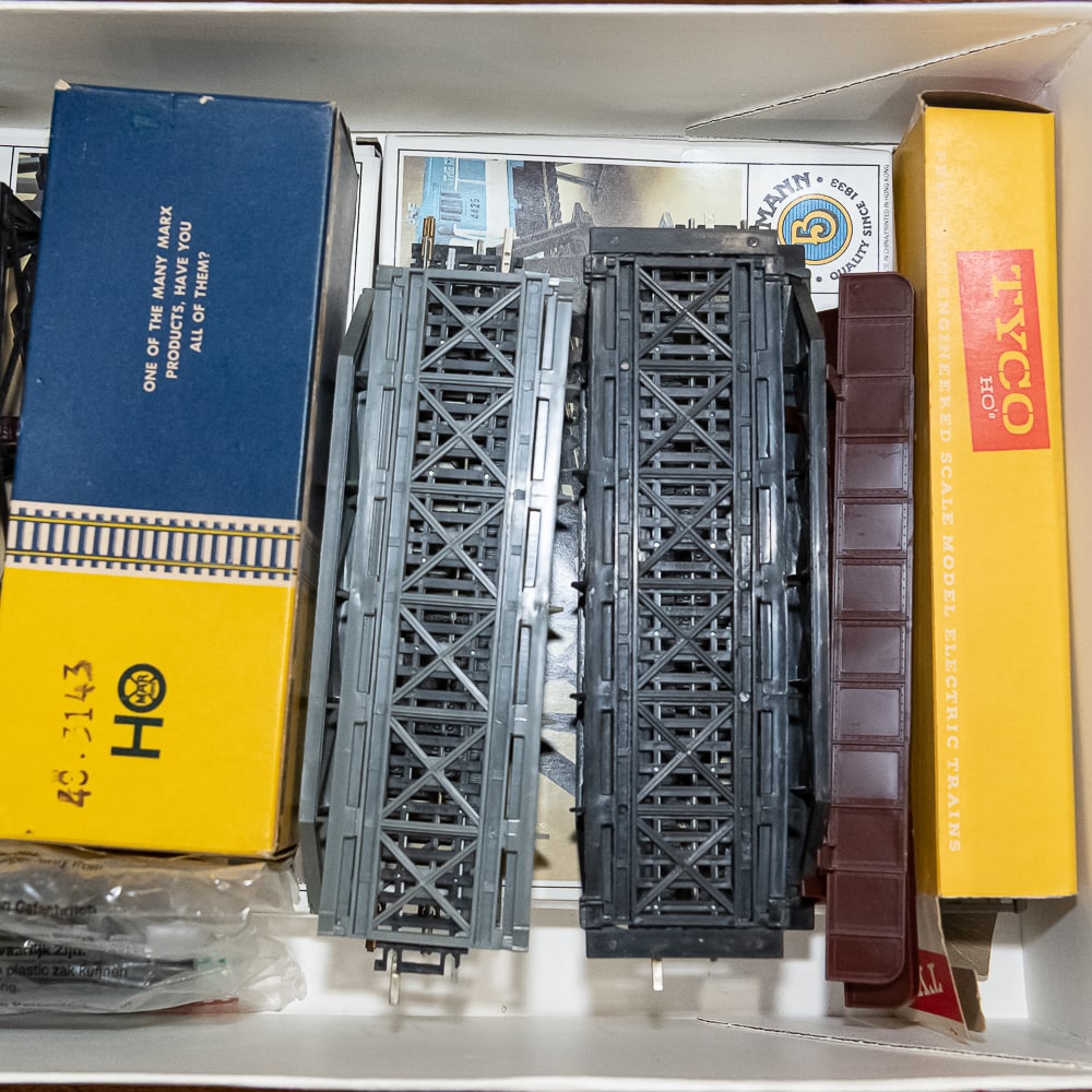 HO Scale Train Accessory Assortment Building &More - 4