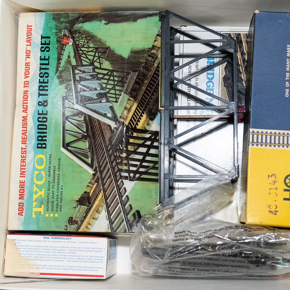 HO Scale Train Accessory Assortment Building &More - 5