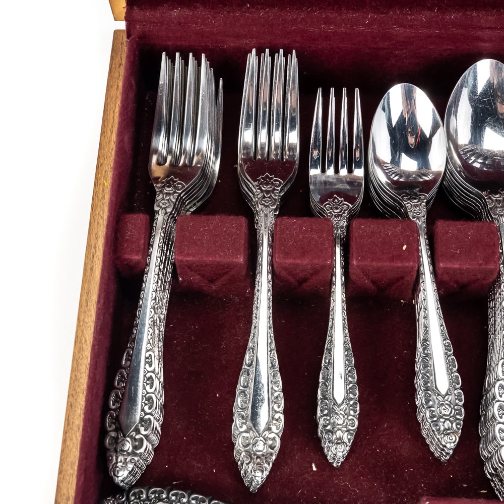 Vintage Naken Box w/Stainless Flatware Set - 4