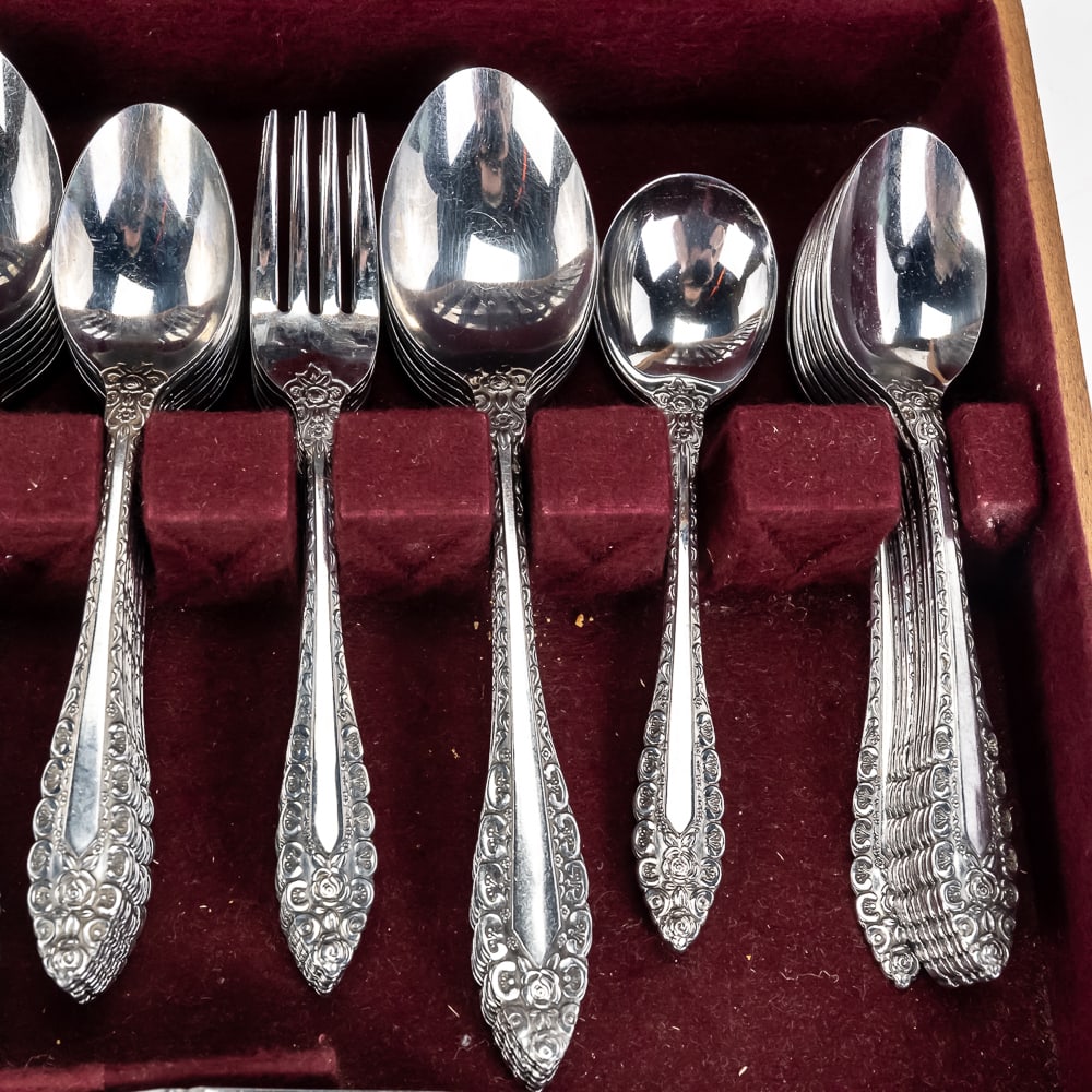 Vintage Naken Box w/Stainless Flatware Set - 6