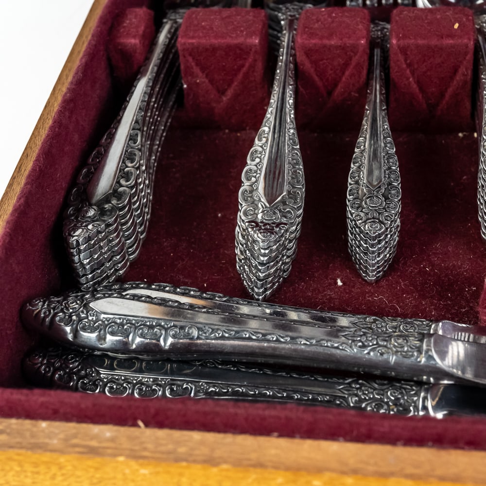 Vintage Naken Box w/Stainless Flatware Set - 8