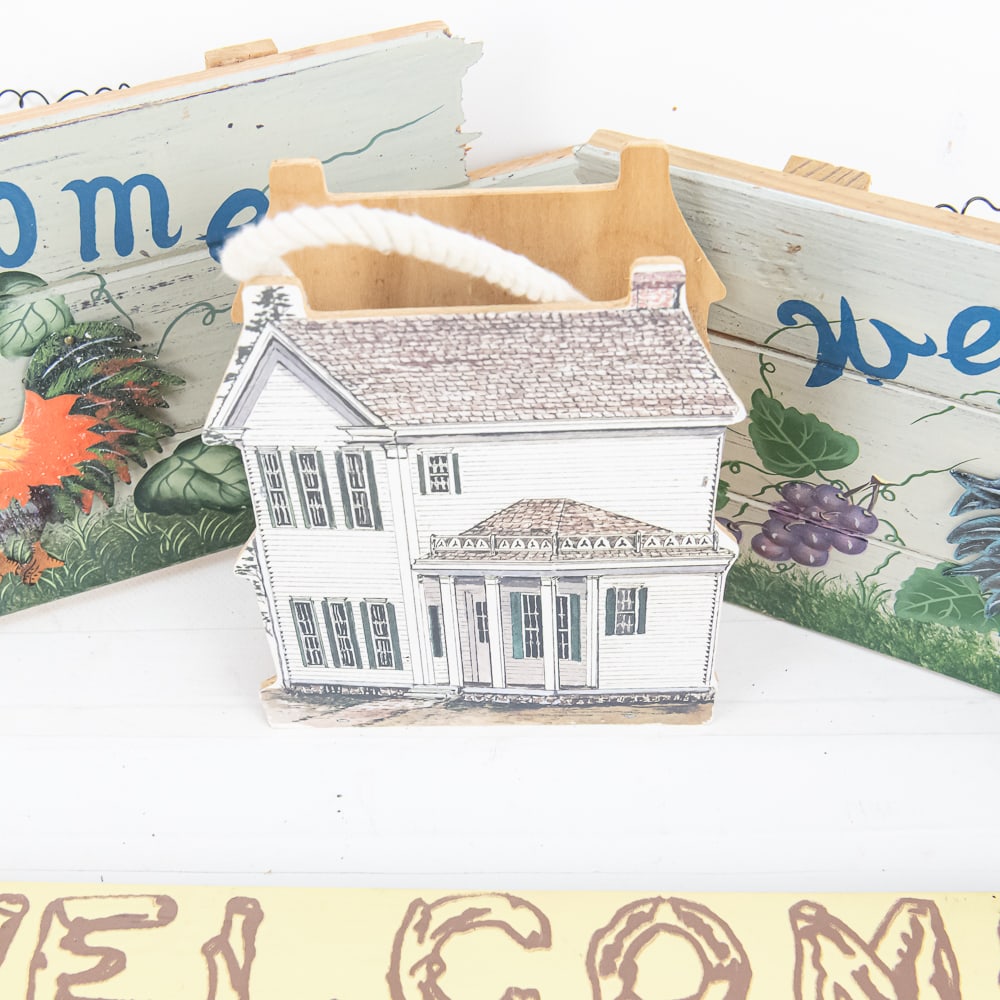 Decorative Welcome Signs & Gift Boxes - 2