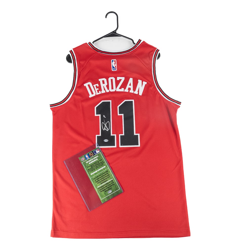 DeMar DeRozan Autographed Bulls Jersey w COA: Chicago Bulls DeMar DeRozan autographed NIKE Swingman Jersey featuring Authentic Sports Memorabilia Authentication COA. Bold silver felt tipped signature featuring Zenni patch. Ready to be framed up!!