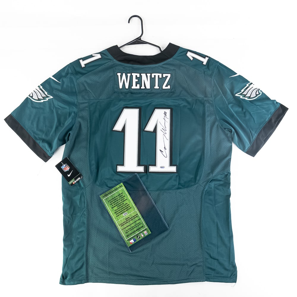 Carson Wentz Autographed Eagles Jersey w COA