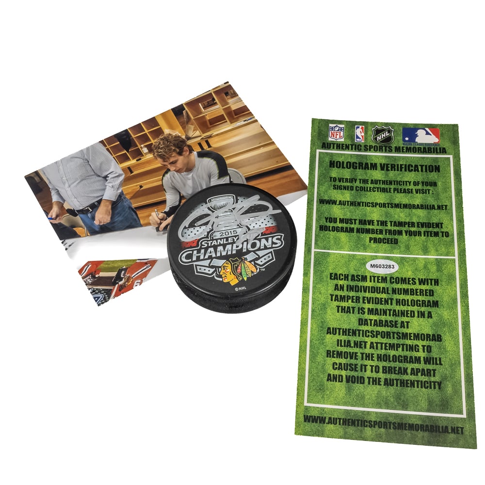 Patrick Kane Signed '15 Stanley Cup Champ Puck COA (1 of 4)