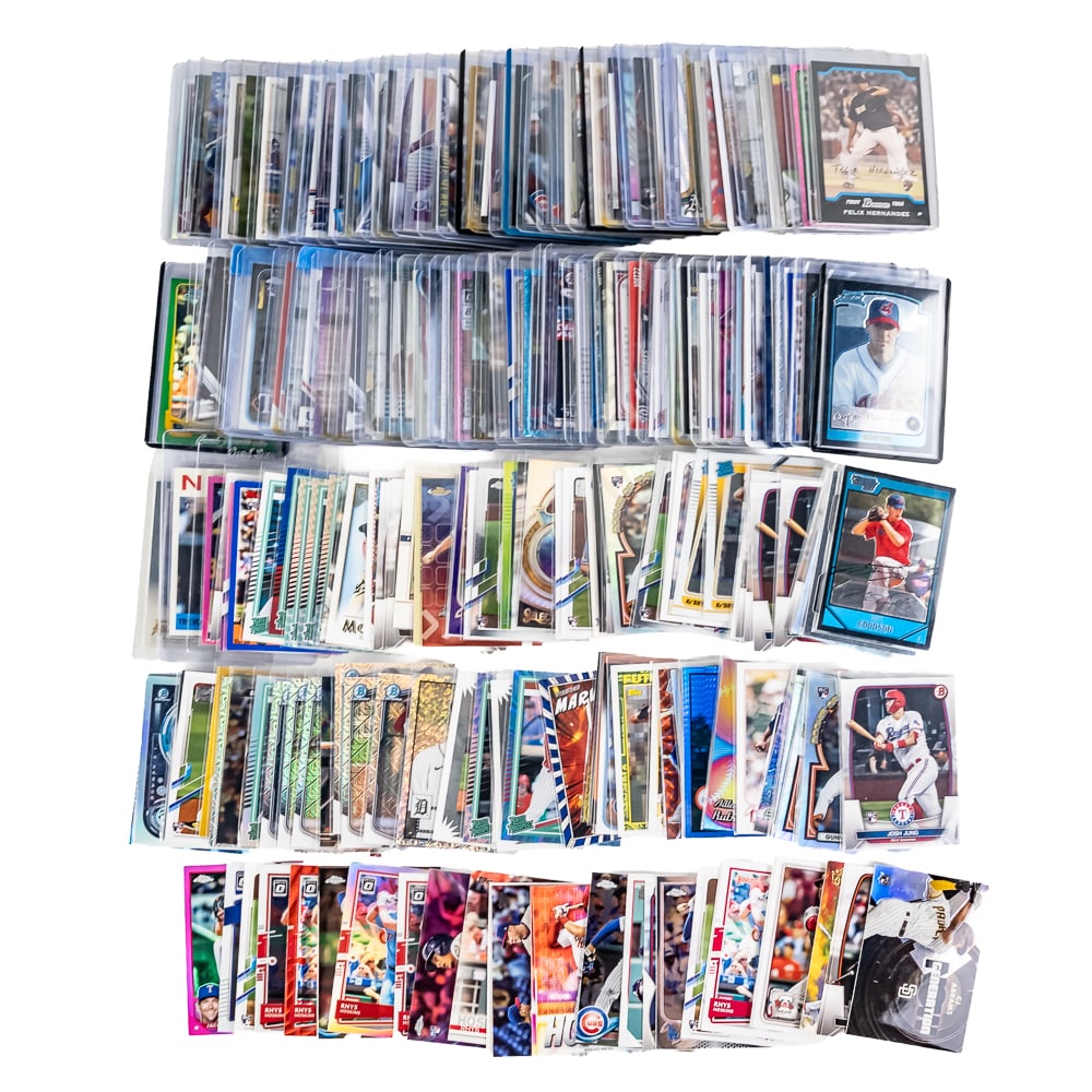 (200)MLB Baseball Card All Star Rookie Assortment: (200) MLB Baseball card assortment featuring All Stars,Rookies, Refractors & More. Perfect addition to your collection, please use photos to judge condition and bid accordingly.