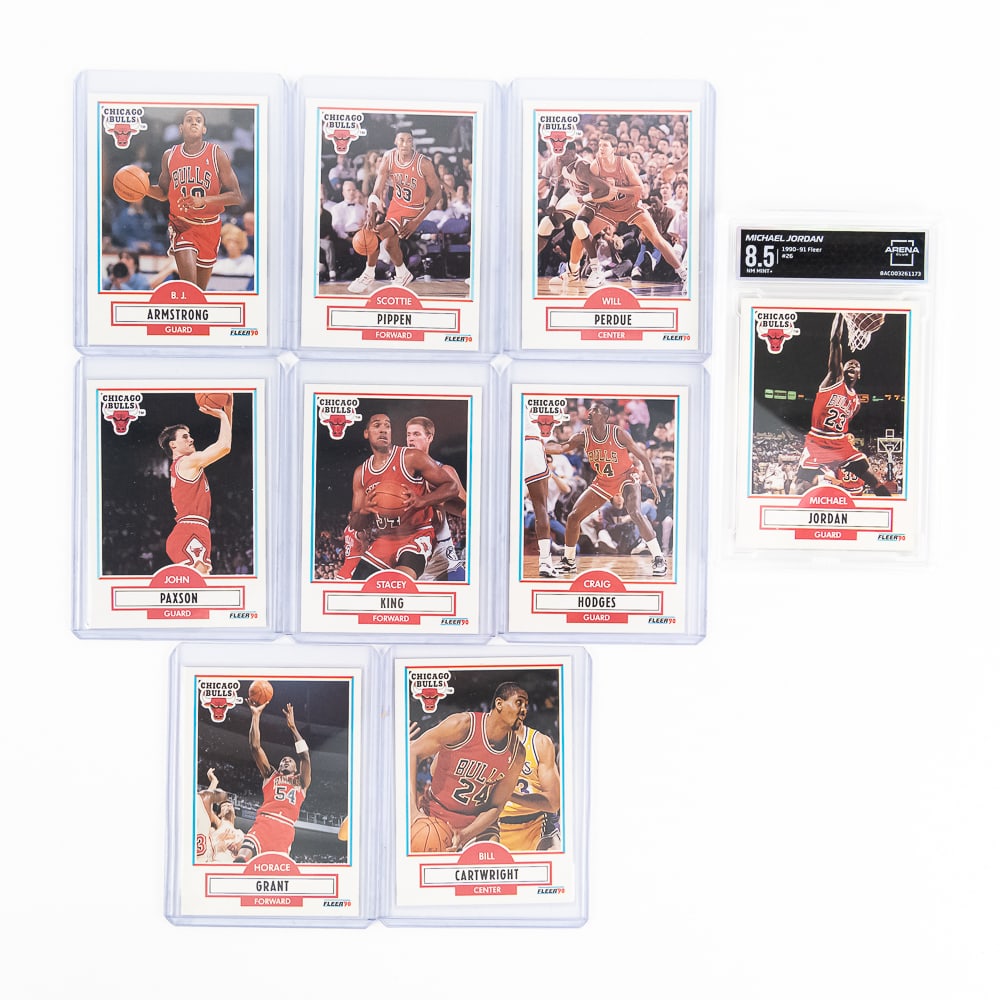 1990-91 Michael Jordan Fleer #26 Arena 8.5 & Team: 1990-1991 Fleer NBA Chicago Bulls complete Team Set 9 Card Set (MT -EX +/-) showcasing Michael Jordan #26 Arena Club slabbed and graded 8.5. Must Have Set !! Perfect addition to your collection, pleas