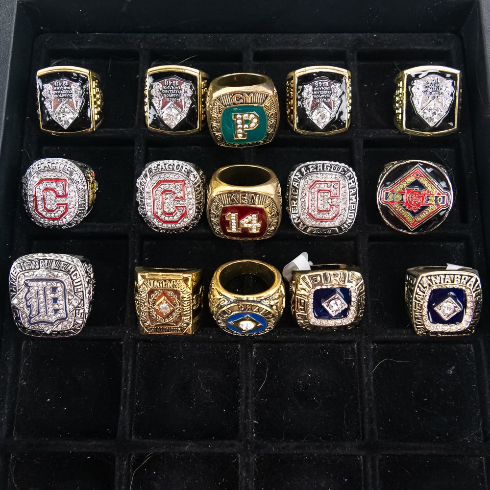 15 Tigers Mets & Indians MLB Championship Rings: (15) Assorted Tigers, Mets & Indians "Championship Rings". Striking eye catching MLB replicas look identical to the REAL DEAL. Perfect addition to your collection, please use photos to judge condition