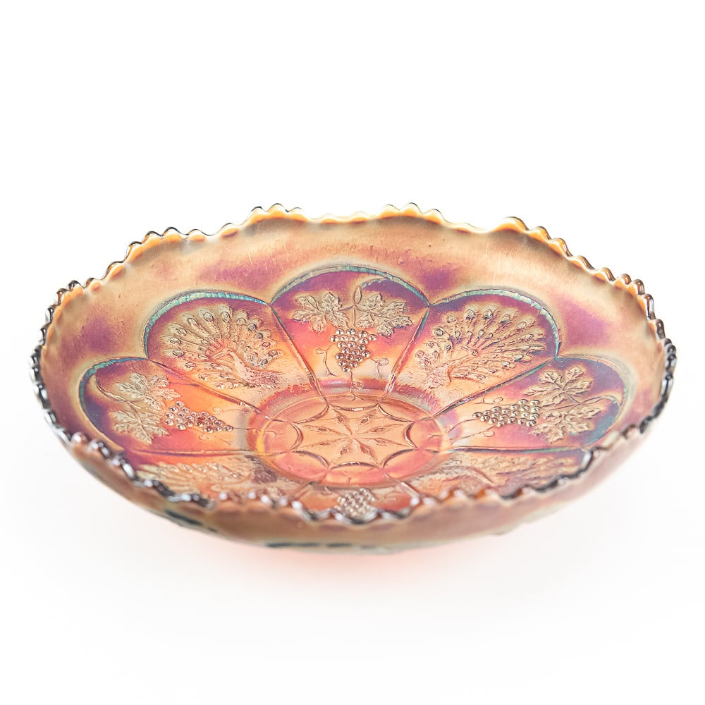 Carnival Gls Fenton Peacock & Grape Ice Cream Bowl: Reverse amberina, a very tough color. Very nice iridescence and good condition.See photos to judge condition and bid accordingly.8.25 in.