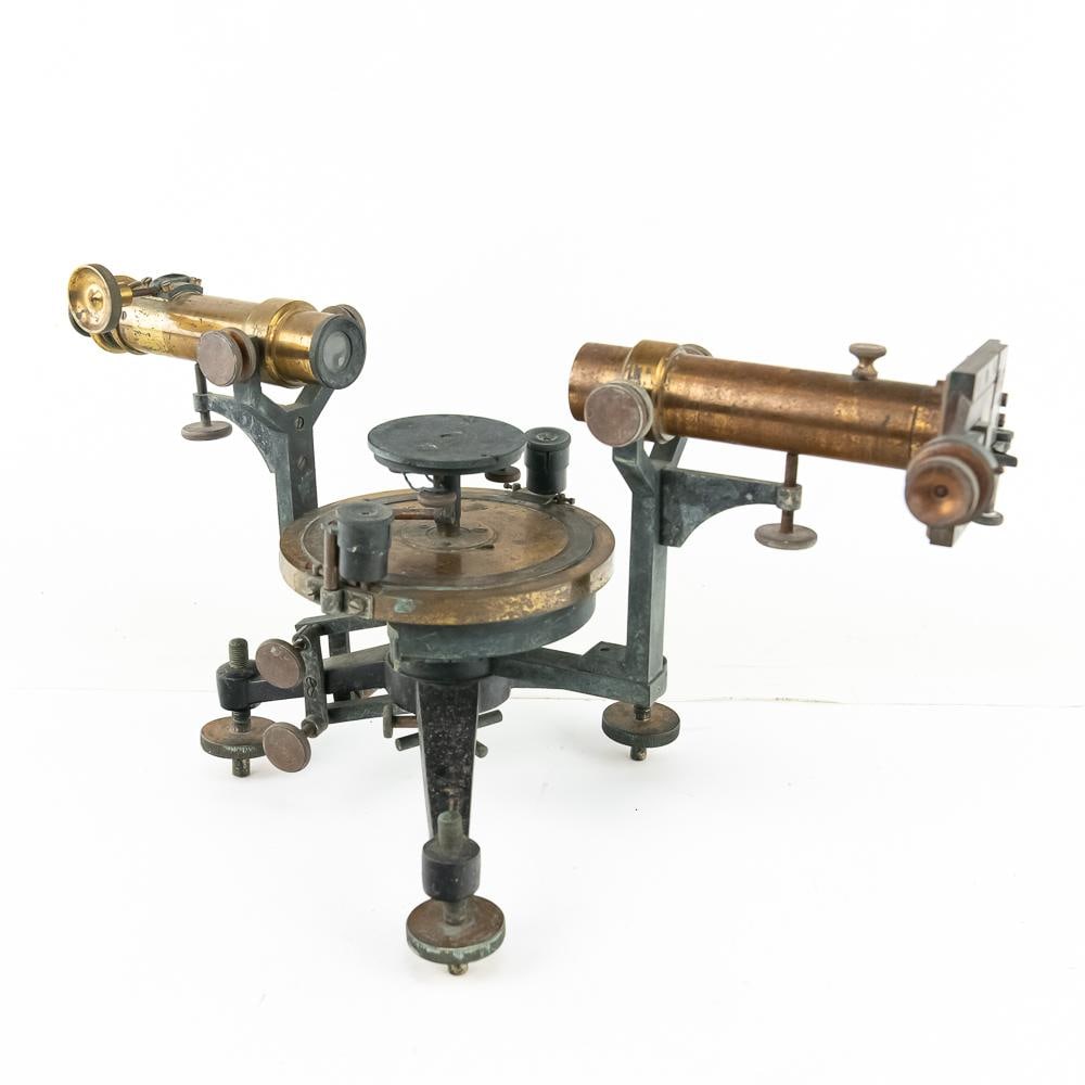 Antique A. KrÄ‚Ä½ss Hamburg Spectrometer: This precision scientific instrument is a late 19th to early 20th-century spectrometer (or goniometer) manufactured by the renowned firm A. KrÄ‚Ä½ss in Hamburg, Germany. Founded i
