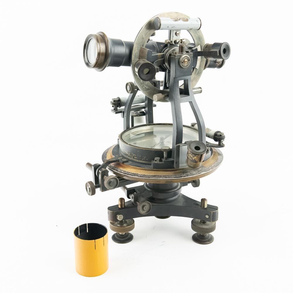 1920s Soviet Tochnaya Mekhanika Theodolite: This exceptional surveying instrument, manufactured between 1920 and 1925 by the Tochnaya Mekhanika (Precision Mechanics) trust in Moscow, represents a fascinating era of early Soviet