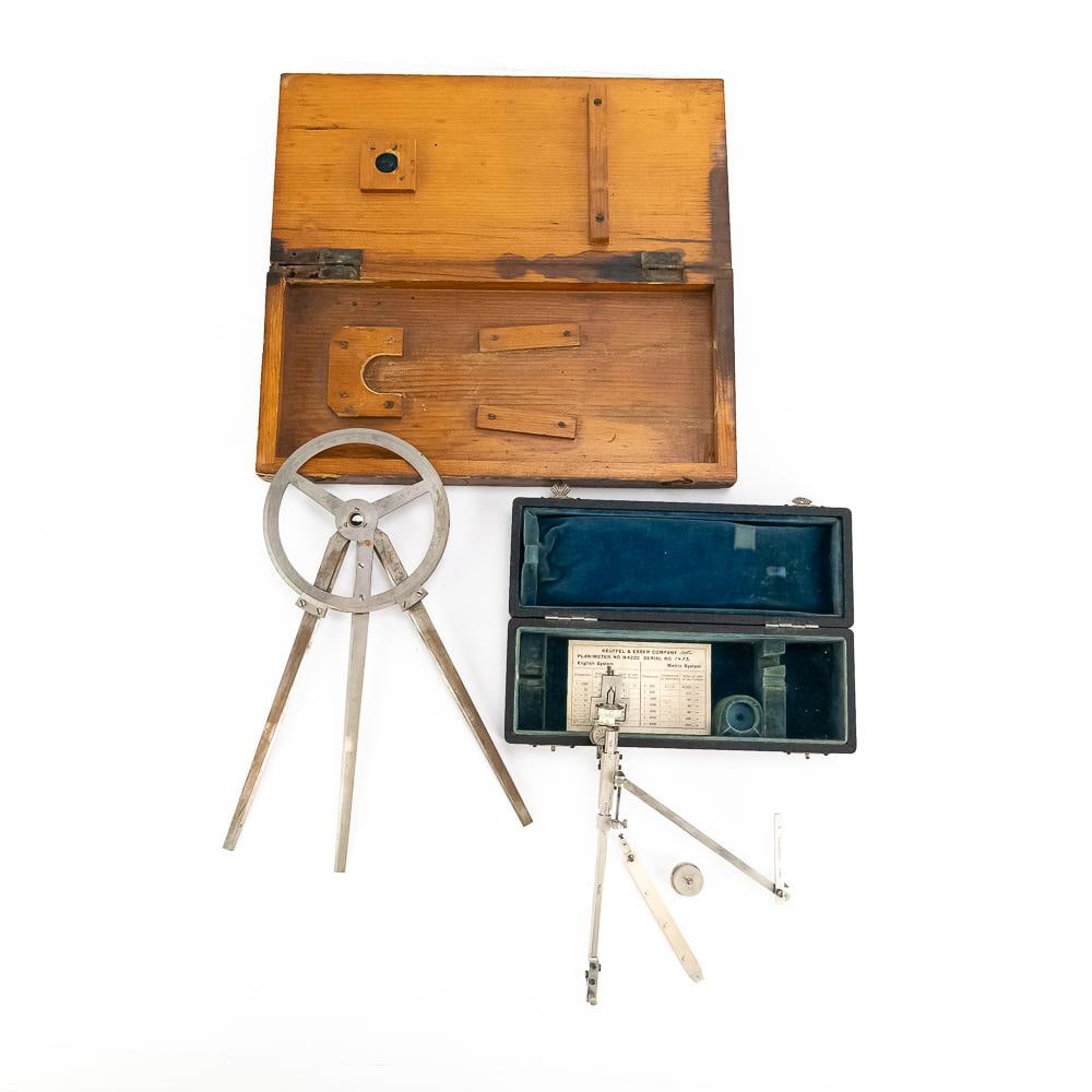 Vintage K&E Planimeter & USGS Station Pointer: This lot consists of two precision mid-century engineering and drafting instruments: a Keuffel & Esser Co. No. N4220 Compensating Polar Planimeter (Serial No. 1432, manufactured in Germany) housed in