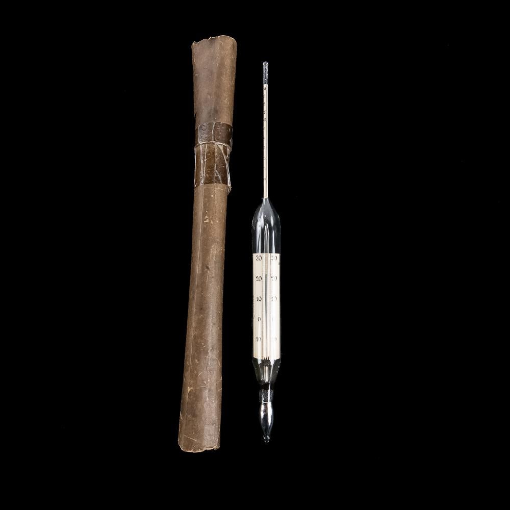 Antique German Glass Beer Hydrometer: An exquisite early 20th-century German scientific precision thermohydrometer, specifically designed for testing alcohol concentration in beer by weight percentage ("Alkoholmesser f. Bier u.