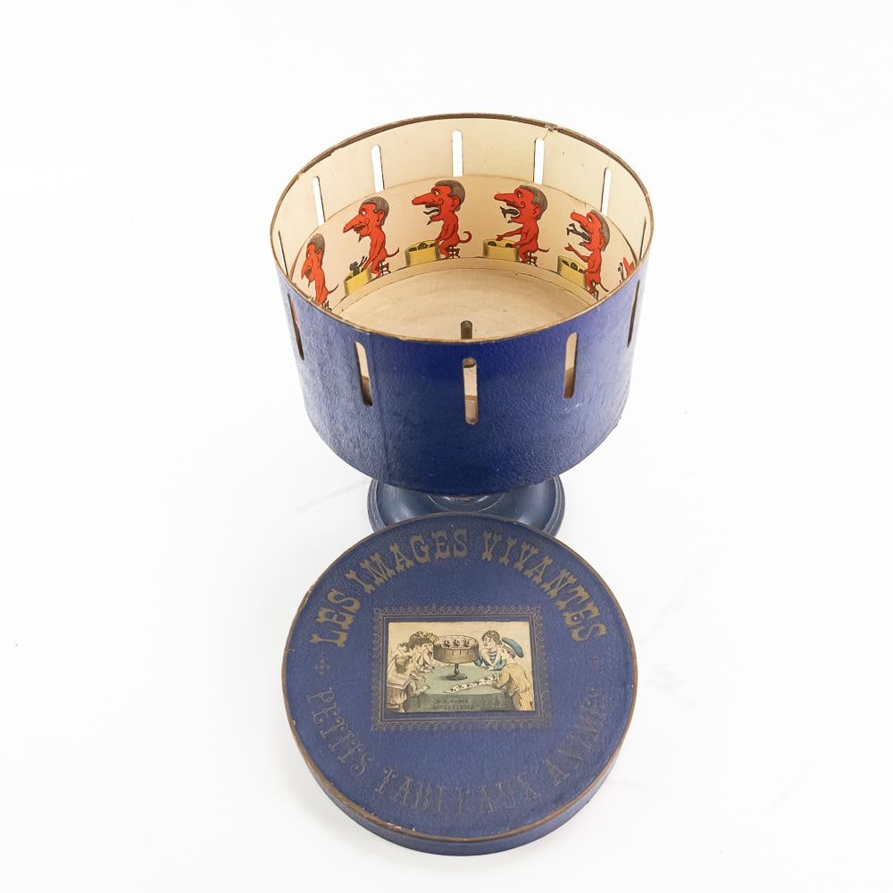 French Zoetrope 'Les Images Vivantes': An exceptional 19th-century French zoetrope, titled "Les Images Vivantes Ã¢â‚¬â€œ Petits Tableaux AnimÄ‚Â©s" by M.D. Paris, serving as a 