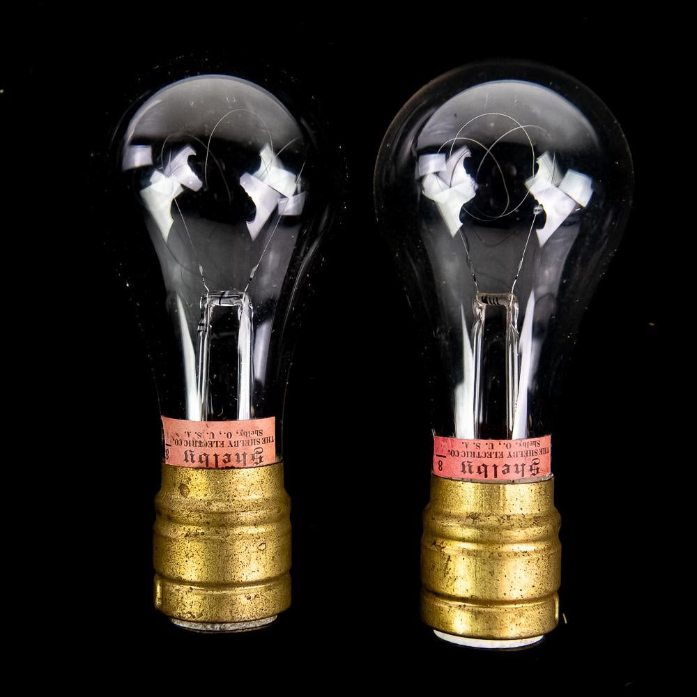 Pair Antique Shelby Carbon Light Bulbs: This lot includes a pair of early 20th-century antique carbon filament incandescent light bulbs manufactured by The Shelby Electric Co. in Shelby, Ohio. Designed with Adolphe ChailletÃ¢â