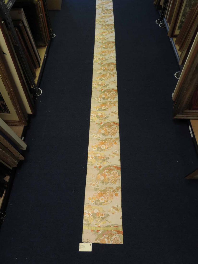 Japanese Brocade Kimono Maru Obi Ex Flying Crane: TYPE:Antiques SUB TYPE:Clothing REGION:Asia SUB REGION:Japan MEDIUM:Silk SGD/UNS: TITLE:Japanese Brocade Kimono Maru Obi Ex Flying Crane CATALOG NOTES:An excellent silk Japanese obi sash. Former inven