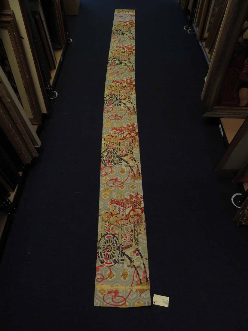 Japanese Brocade Kimono Maru Obi Ex Flying Crane: TYPE:Antiques SUB TYPE:Clothing REGION:Asia SUB REGION:Japan MEDIUM:Silk SGD/UNS: TITLE:Japanese Brocade Kimono Maru Obi Ex Flying Crane CATALOG NOTES:An excellent silk Japanese obi sash. Former inven