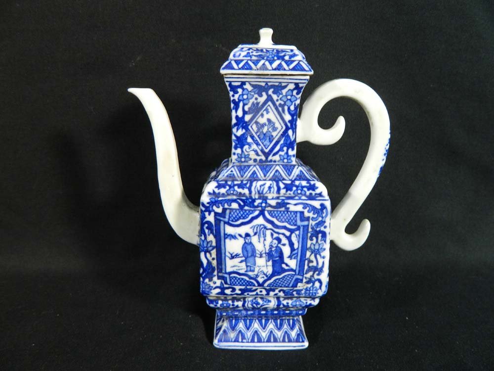 Chinese Export Blue and White Small Tea Pot (1 of 6)