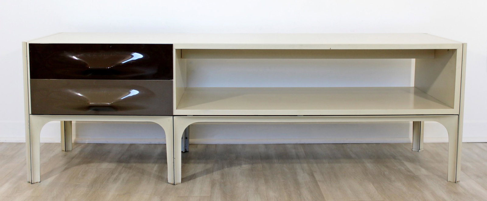 Raymond Loewy DF-2000 2 Sided Coffee Console Bench: For your consideration is a wonderful DF-2000 Raymond Loewy from France 2 sided metal and laminate, four drawer cabinet console coffee bench table. In very good vintage condition, with one drawer havi