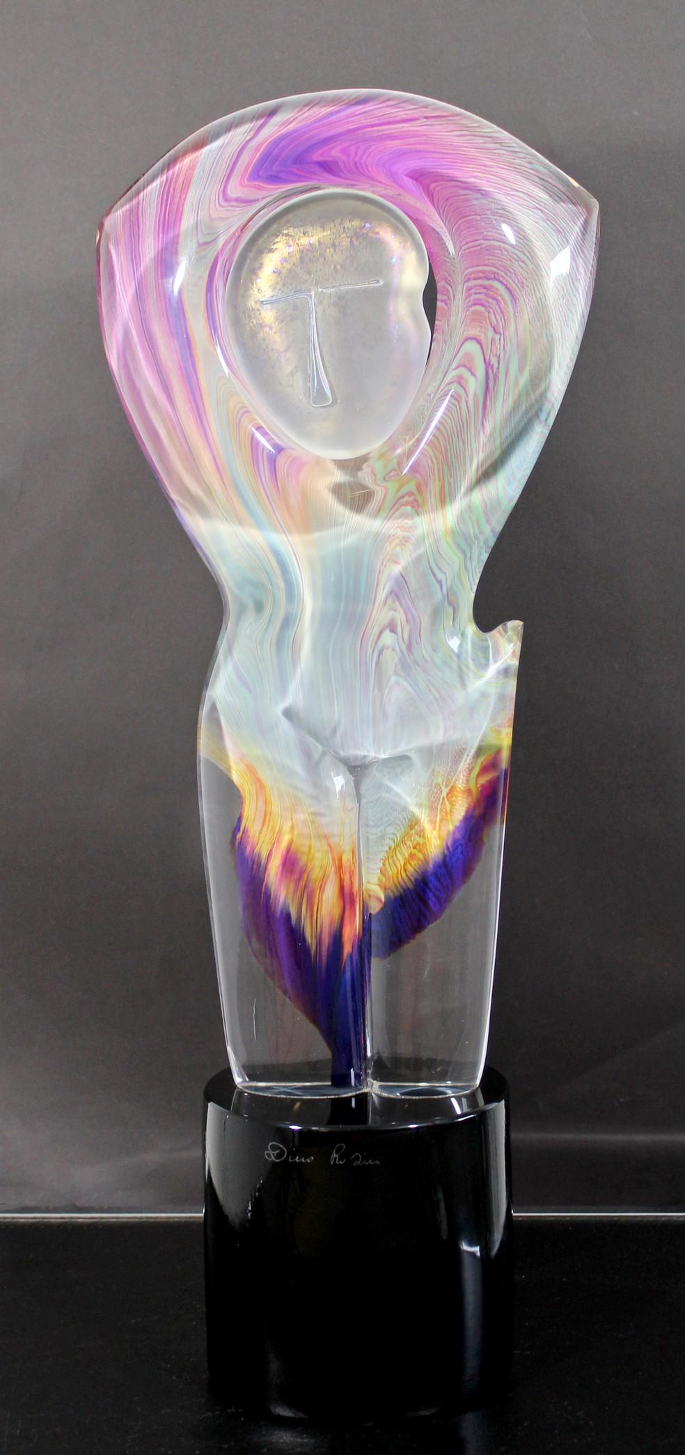 Dino Rosin Murano Glass Sculpture Italian Figure Relax: For your consideration is a breathtaking, Murano glass art table sculpture of a person, signed by Dino Rosin. In excellent condition. The dimensions are 11" W x 5" D x 28.5" H.