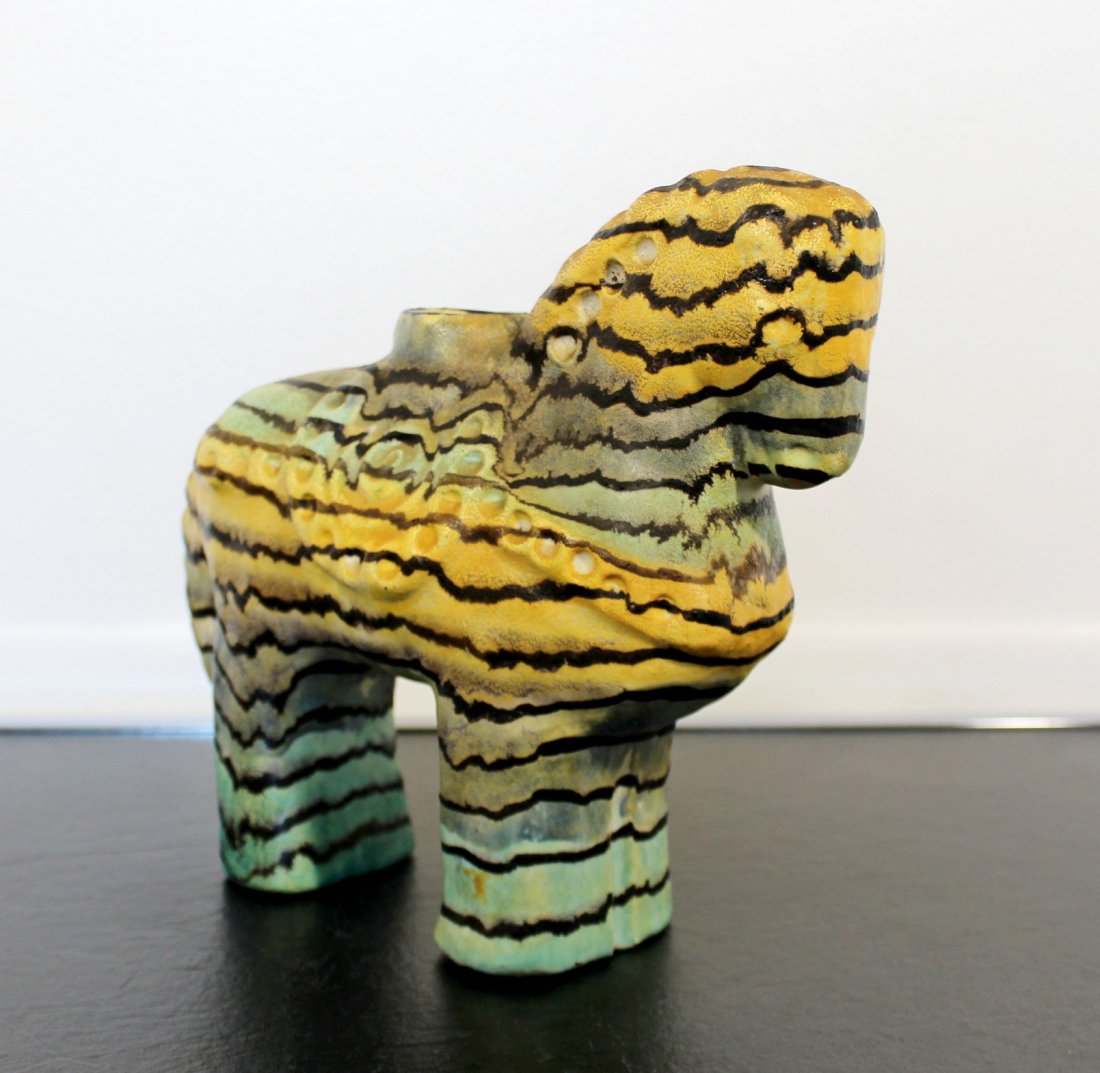 Rare Fantoni Raymor Ceramic Horse Sculpture Italy 1950s: For your consideration is a phenomenal, ceramic horse table sculpture, with a very rare pattern, signed on the base by Marcello Fantoni for Raymor, made in Italy in the 1950s. The dimensions are 9" W