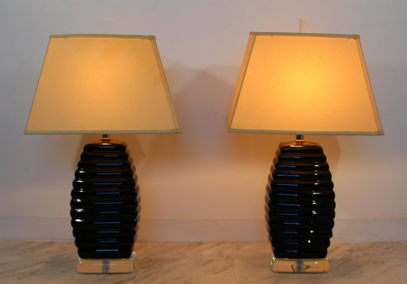 Modern Pair Bauer Black Clear Lucite Table Lamps: For your consideration is a gorgeous pair of Lucite table lamps, in the beehive style, with their original Lucite finials, by Bauer. In excellent condition. The dimensions of the lamps are 8.5" W x 6.