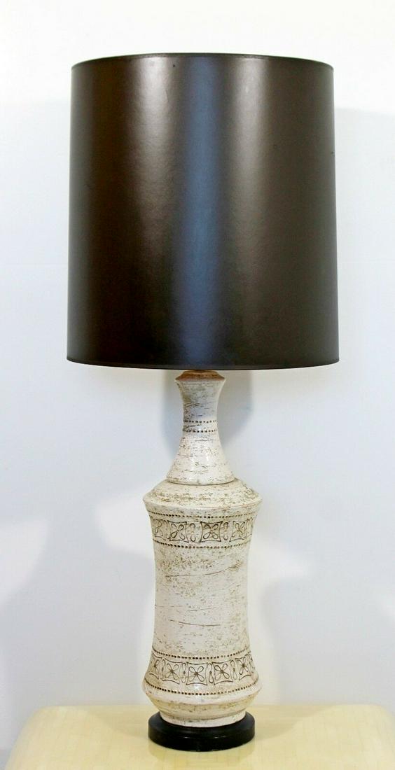 Modern Bitossi Ceramic Lamp Italian Orig Brass Finial: For your consideration is a gorgeous, white ceramic table lamp, with original brass finial, by Bitossi, Italian. In excellent condition. The dimensions of the lamp are 8" Dia x 38" H.