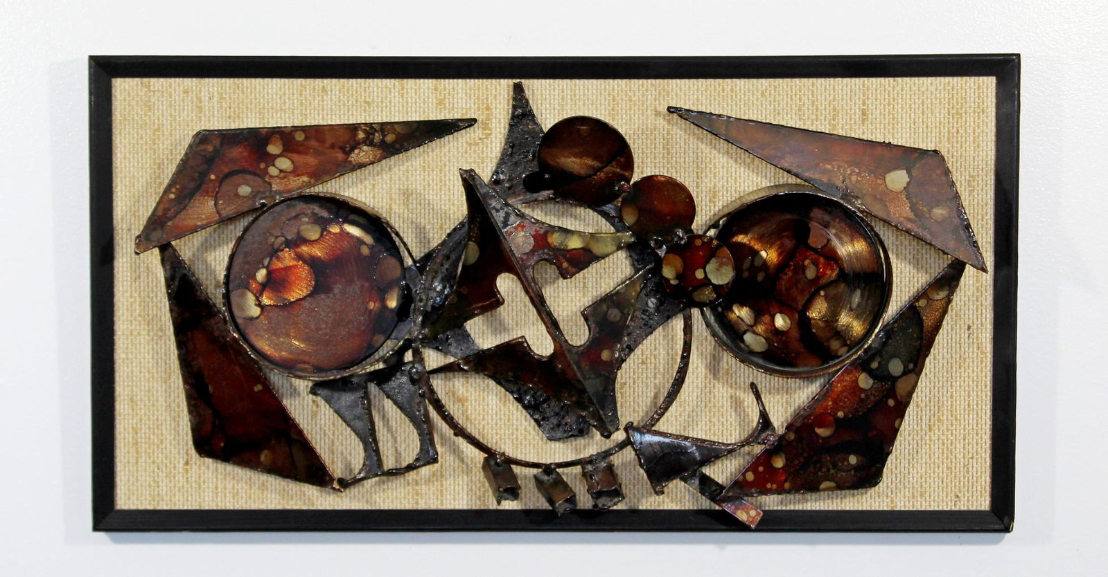Modern Brutalist Brass Wall Art Sculpture Henrik 1970s: For your consideration is a beautifully pieced, Brutalist brass art sculpture, by Henrik, circa the 1970s. In excellent condition. The dimensions are 24" (2') W x 3" D x 13" H.