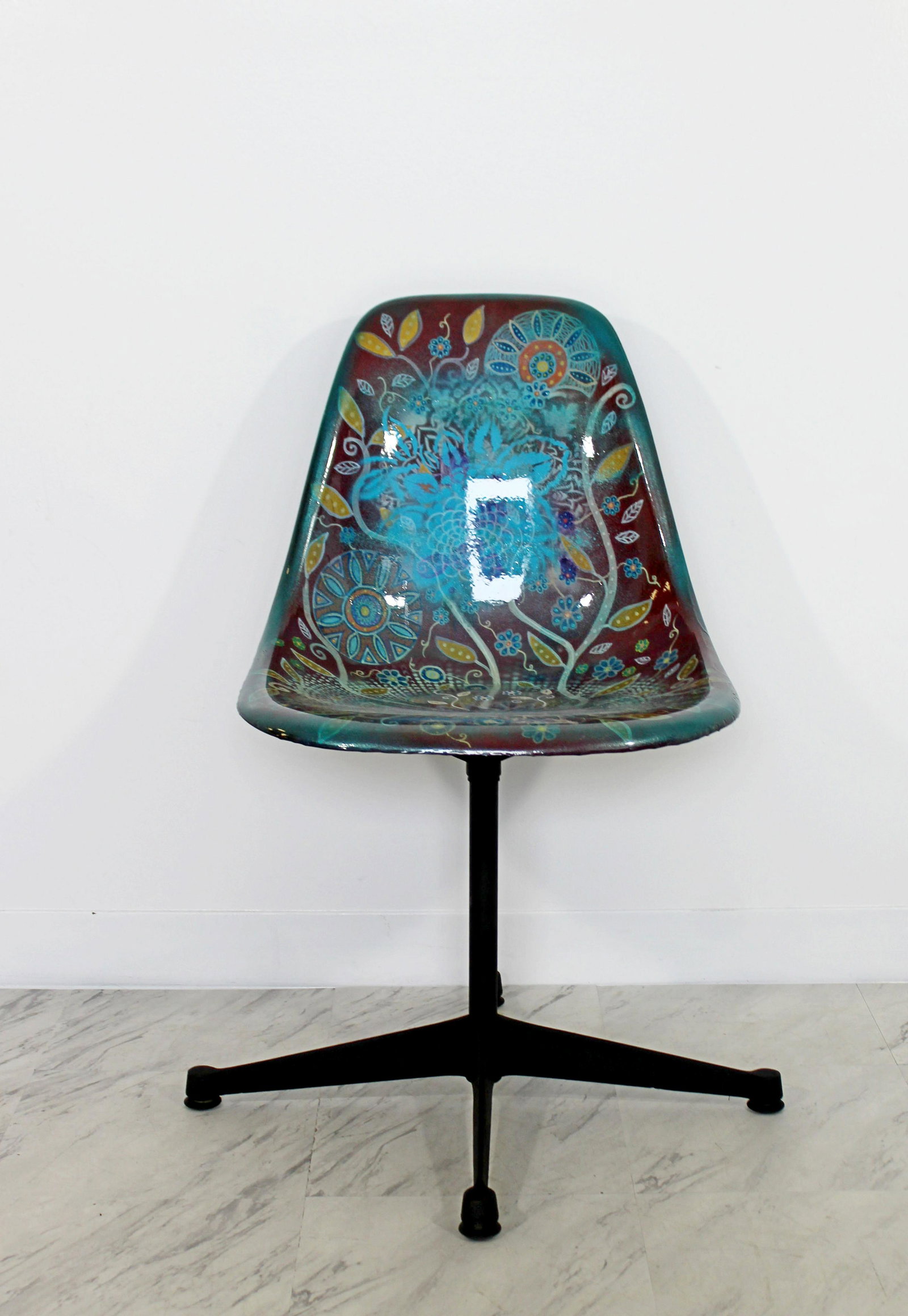Boho Chic Hand Painted Herman Miller Shell Side Chair: For your consideration is a psychadelic, hand painted, boho chic, Herman Miller shell chair, with a floral pattern. In excellent condition. The dimensions are 18" W x 20" D x 31" B.H. x 18" S.H.