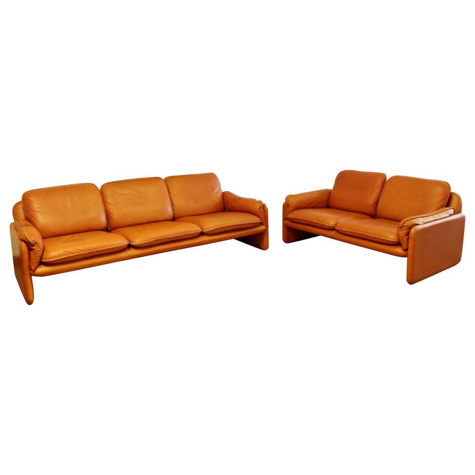 Pair Leather Sofa & Loveseat De Sede Switzerland 1970s: For your consideration is a luscious pair of leather sofas, one three-seat and one two-seat, by Model #DS-61, De Sede, Switzerland, circa 1970s. In good vintage condition. The dimensions of the sofa a