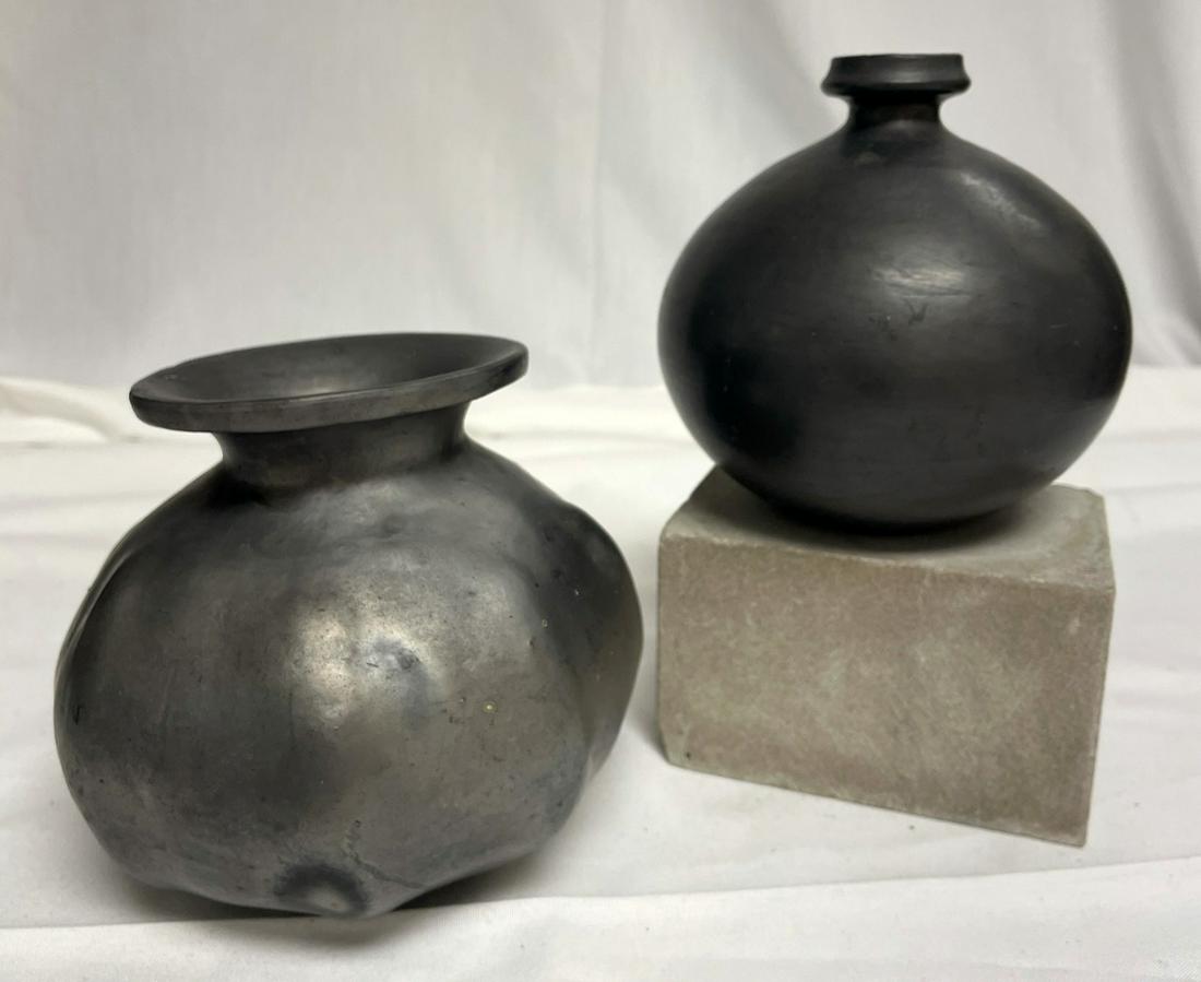 Lama Oaxaca Mexico Pottery, The Collection of John: For your consideration is a pair of Lama Oaxaca Mexico pottery from the private collection of artist John Loree (6x5, 5x5). John Loree was a beloved and inspirational ceramics professor at Eastern Mic
