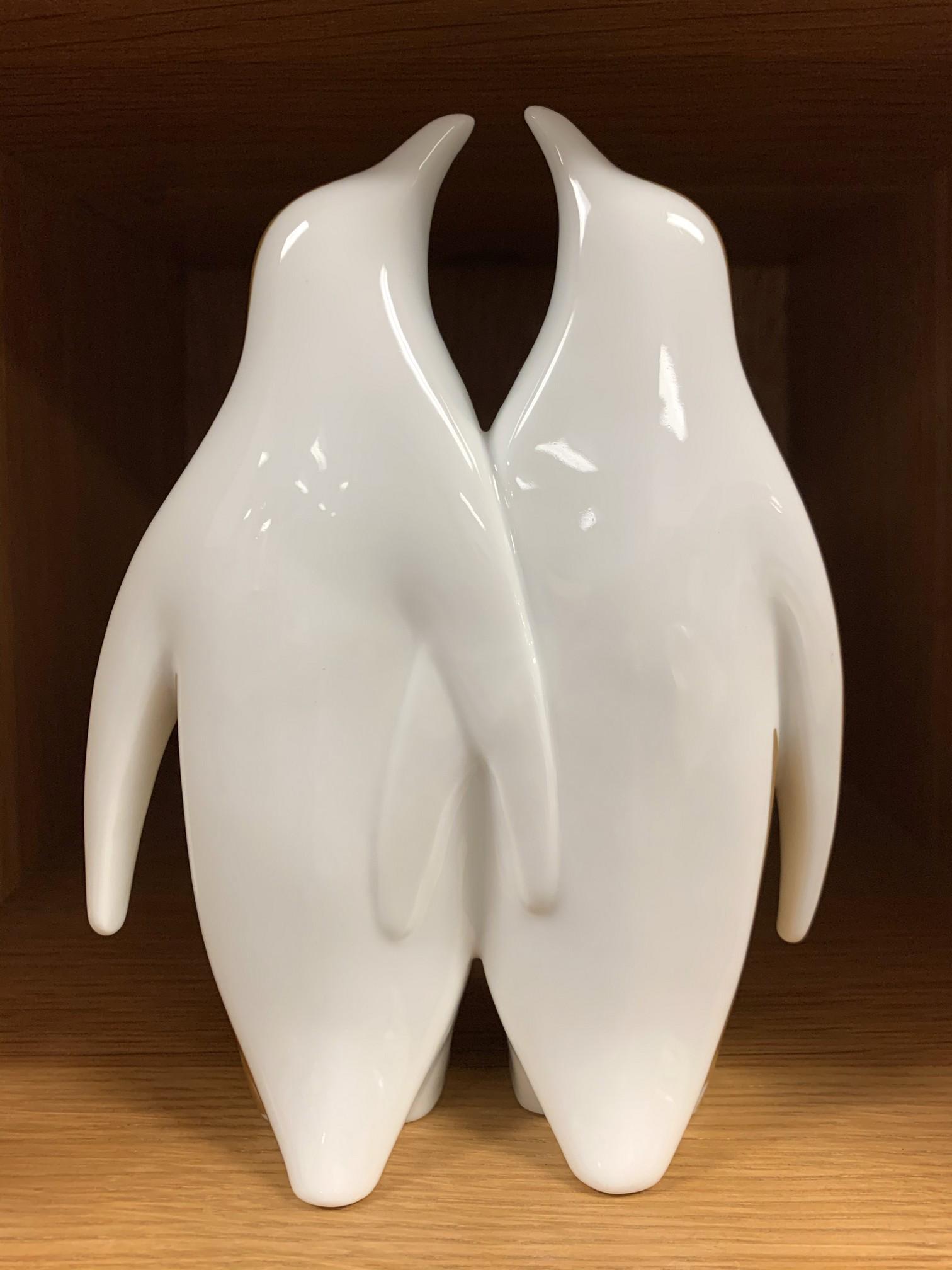 B&G Kjobenhavn Pair of Penguin Figurine 4205 Stamped: For your consideration is a whimsical pair of penguins stamped Bing & Grondahl Kjobenhavn 4205 (6.75”x5”x2”). In excellent condition.