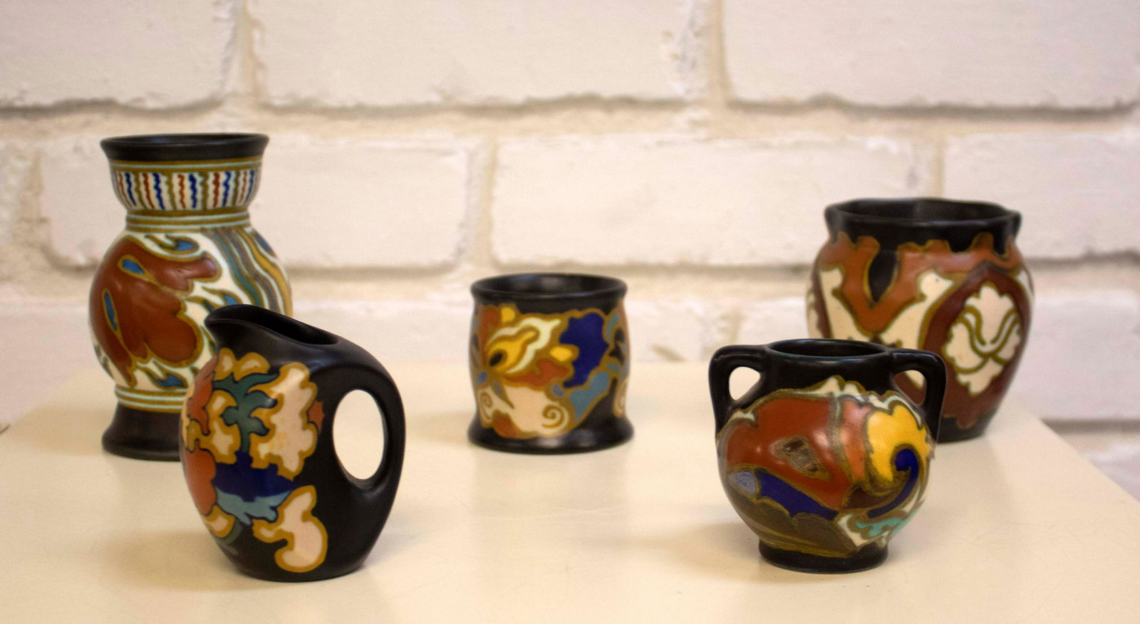 Set of 5 Vintage Gouda & Dolly Ceramics: For your consideration is a stunning set of 5 vintage Gouda Regina & Dolly ceramics (4.5”h x 2.75”w x 3”d / 3.5”h x 3.25”w x 3.25” / 3”h x 2.5”w x 2.75&