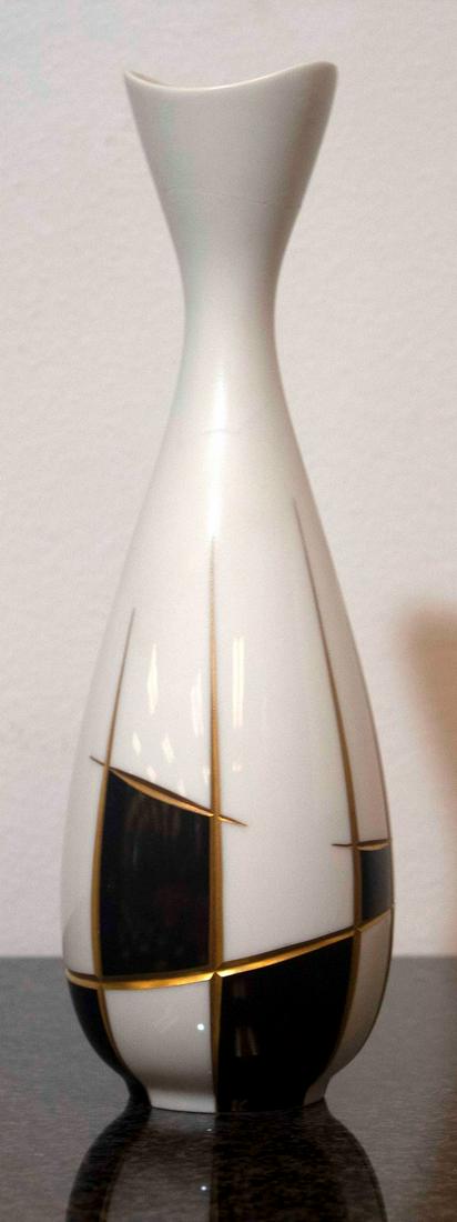 Heinrich Bavaria Germany Handgeschliffen Checkered Vase: For your consideration is a marvelous porcelain vase with a black and gold checkered design by Heinrich of Bavaria Germany. Dimensions: 10h x 3.25dia. In excellent condition.