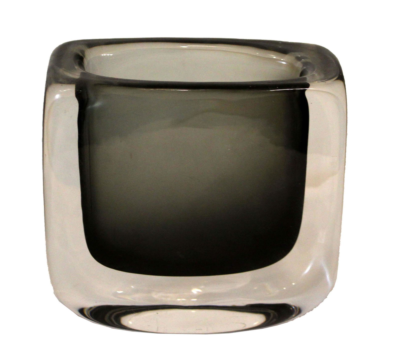 Vintage Mid Century Modern Smoked Glass Vessel Orrefors 3857 Nils Landberg: For your consideration is this smoked glass vessel by Nils Landberg for Orrefors. Dimensions: 5.25w x 2.25d x 5h Provenance: This item was curated from the estate of Kenneth Robert Stanley (1957-2022)