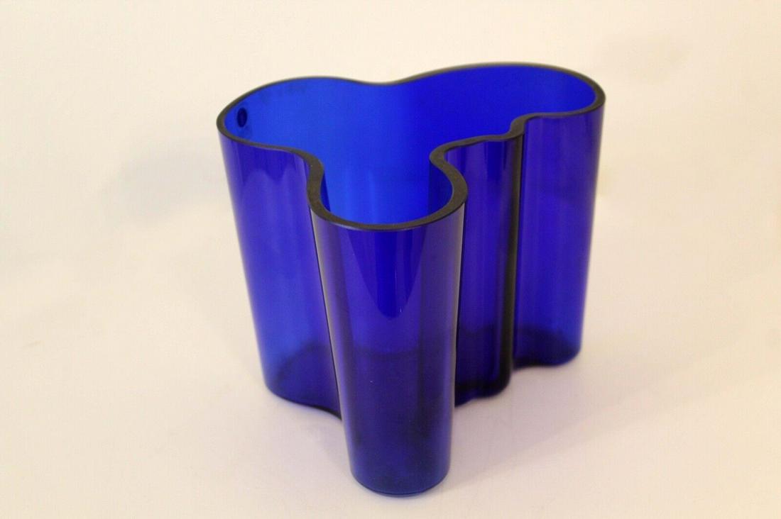 Vintage Alvar Aalto for Iittala Finland Cobalt Blue Glass Candleholder: For your consideration is this Vintage Alvar Aalto for Iittala Finland Cobalt Blue Glass Candleholder. Dimensions: 6w x 4.5d x 4.75h Provenance: This item was curated from the estate of Kenneth Robert