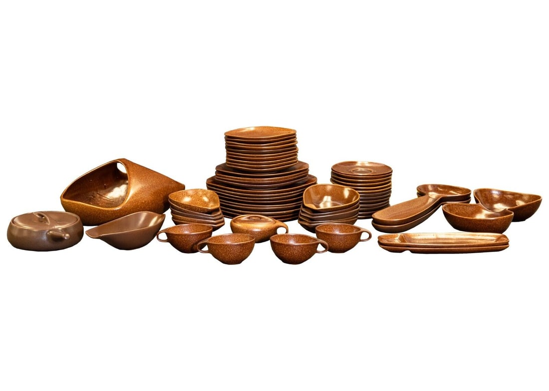 Roseville Raymor Collection by Ben Seibel Rustic Brown 59 pc Dining Set (1 of 13)