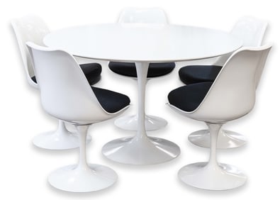 Saarinen for Knoll 1970s Tulip Dining Table and Set of 5 Swivel Dining Chairs