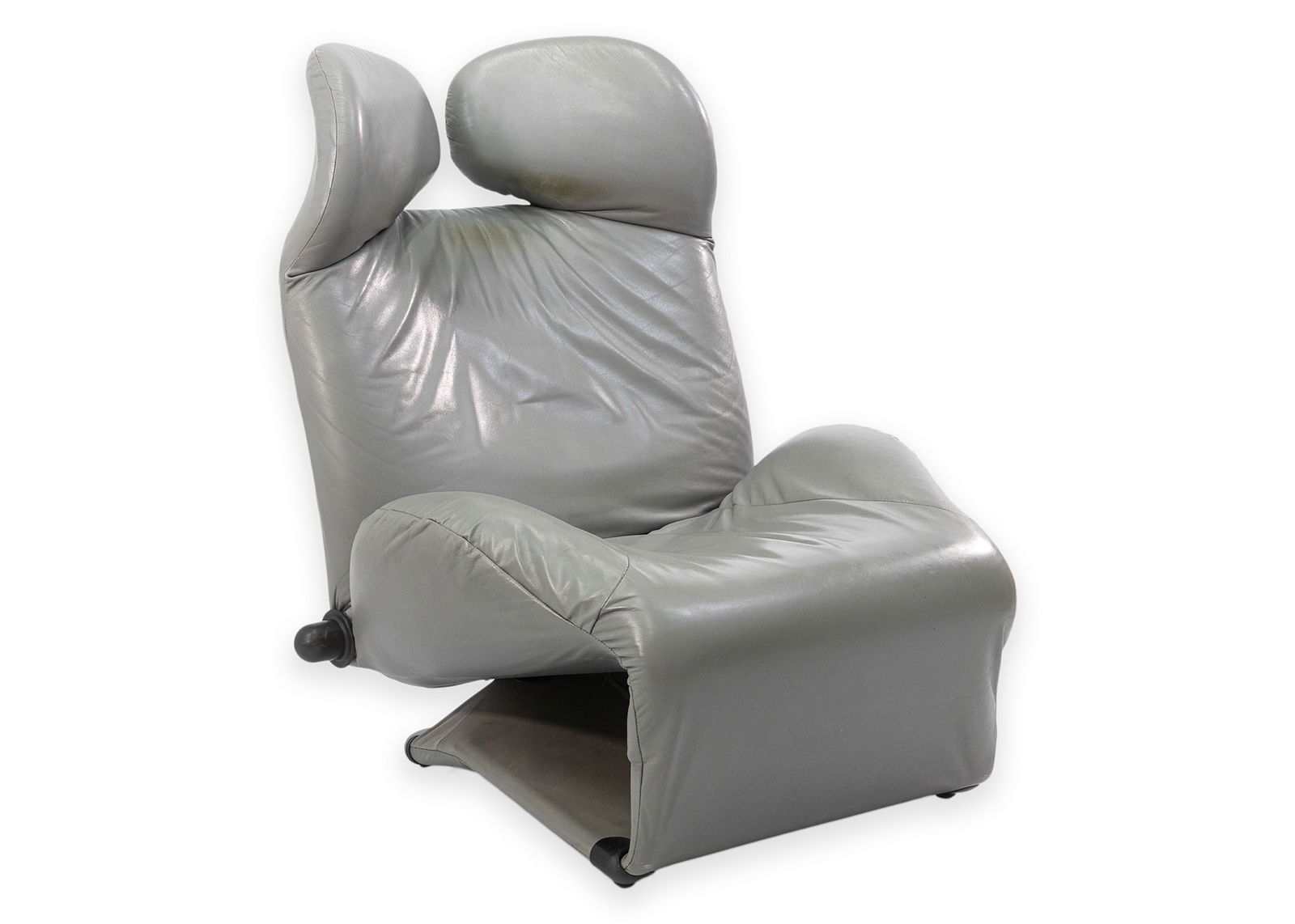 Toshiyuki Kita for Cassina Wink Chair 1980 Grey Leather Contemporary Lounge Armchair Italy: Iconic postmodern lounge chair designed by Toshiyuki Kita for Cassina in 1980. The celebrated “Wink” chair embodies playful innovation and ergonomic comfort, featuring an adjustable backre