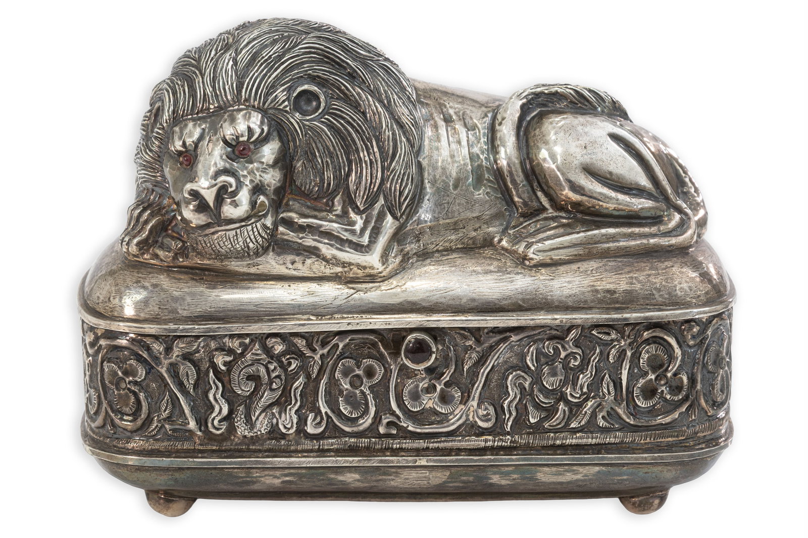 Judith Leiber - Lion Minaudiere Silver Toned Vintage Jewelry Box: A vintage Judith Leiber lion minaudiere silver jewelry box. This is a gorgeous vintage silver jewelry box, handmade and polished. This box features a lying lion on top, with accenting red eyes, floral
