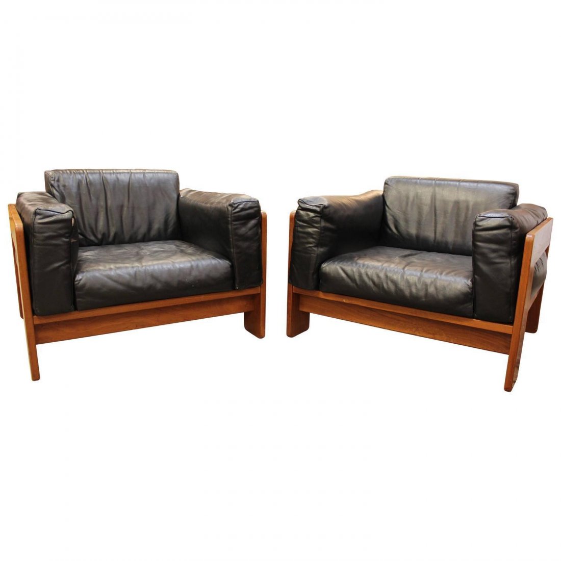 Pair of Tobia Scarpa Gavina Lounge Chairs Leather: This beautiful pair of original Tobia Scarpa Bastiano lounge chairs for Gavina measure in with a 36" W x 31" D x 27" H x 14" seat height.