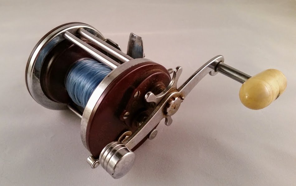 JIG-MASTER #500 Fishing Reel: Excellent used condition for a salt water reel. this is a JIG-MASTER #500, with yellow/white swirl handle, Steel Gears, Chrome on Brass and Bakelite Spools. The chrome has only minor spotting, sold as