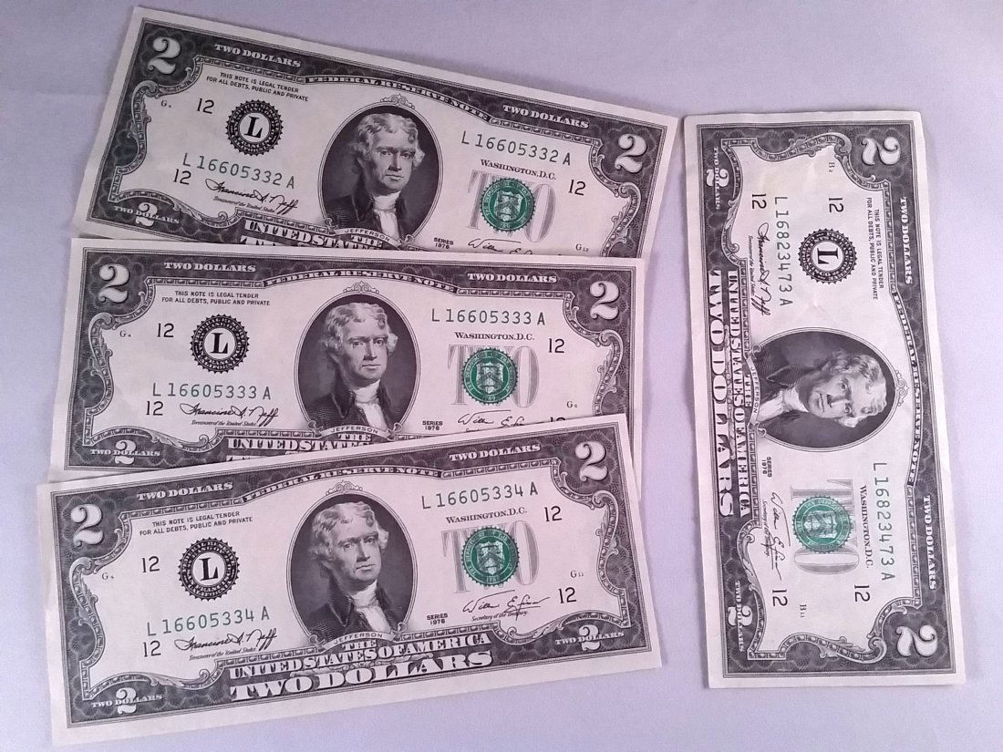 4 1976 2 Dollar bills (1 of 1)