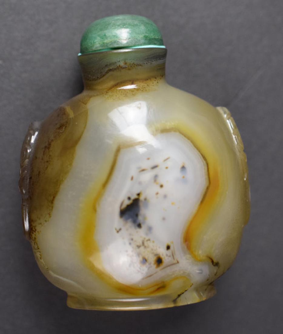 Chinese Qing carved shadow agate snuff bottle (1 of 4)